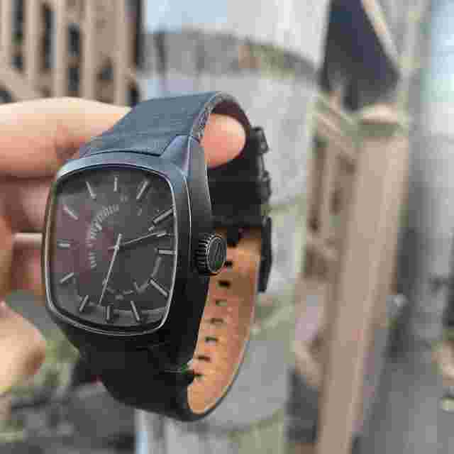 Diesel Mens Watch Five Bar Triple Black Leather Strap New Battery