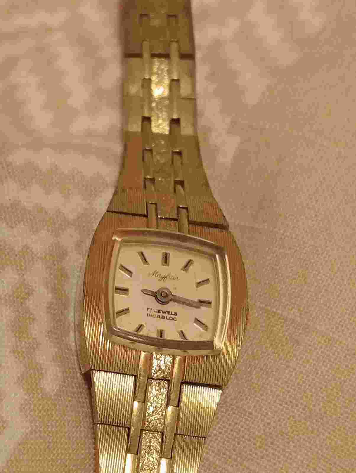 RARE VINTAGE MAYFAIR, 17 JEWELS INCABLOC, GOLD PLATED LADIES WATCH