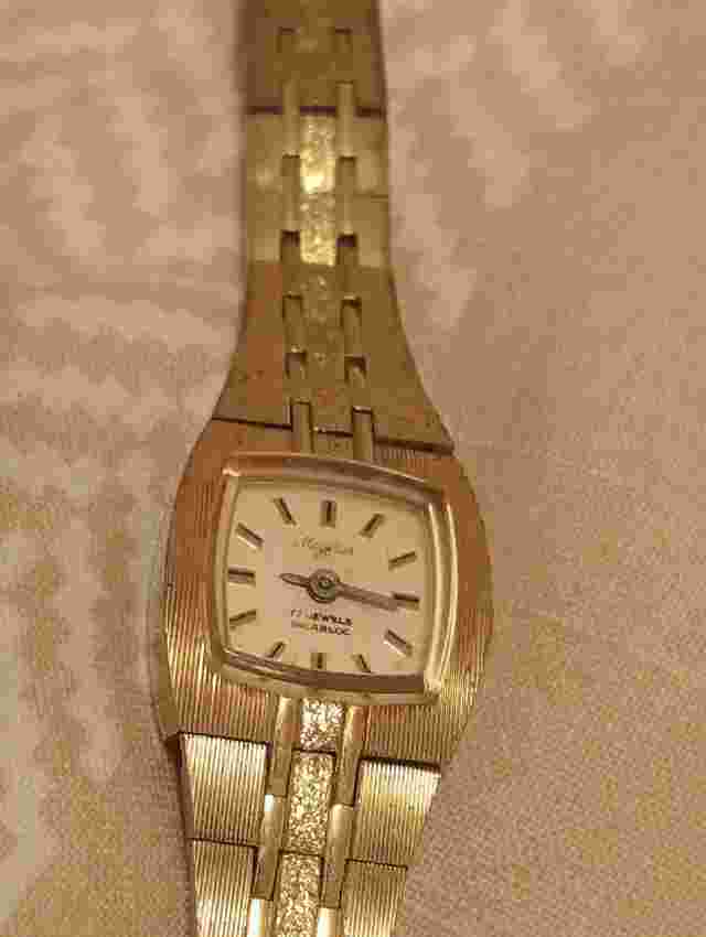 RARE VINTAGE MAYFAIR, 17 JEWELS INCABLOC, GOLD PLATED LADIES WATCH