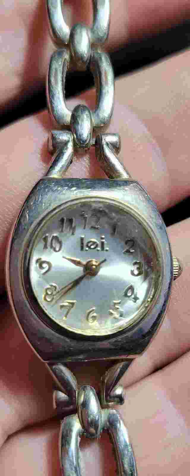 l.e.i. WOMANS WATCH. Gold & Silver Tone🍀FOUND IN HOUSE CLEAN OUT💥READ DISCR💥