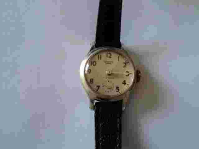 2 Vintage Smiths Ladies Watches 1 Swiss Made With Date & Smiths Empire 7 Jewels