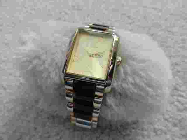 XOXO Quartz Ladies Watch with a Pretty Band