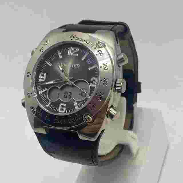 Unlisted Kenneth Cole Watch Mens Fashion Watch New Battery  42 MM Case Works!