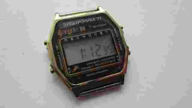 Vintage 1980s Electronic 77 Quartz Wristwatch with 7 Tunes