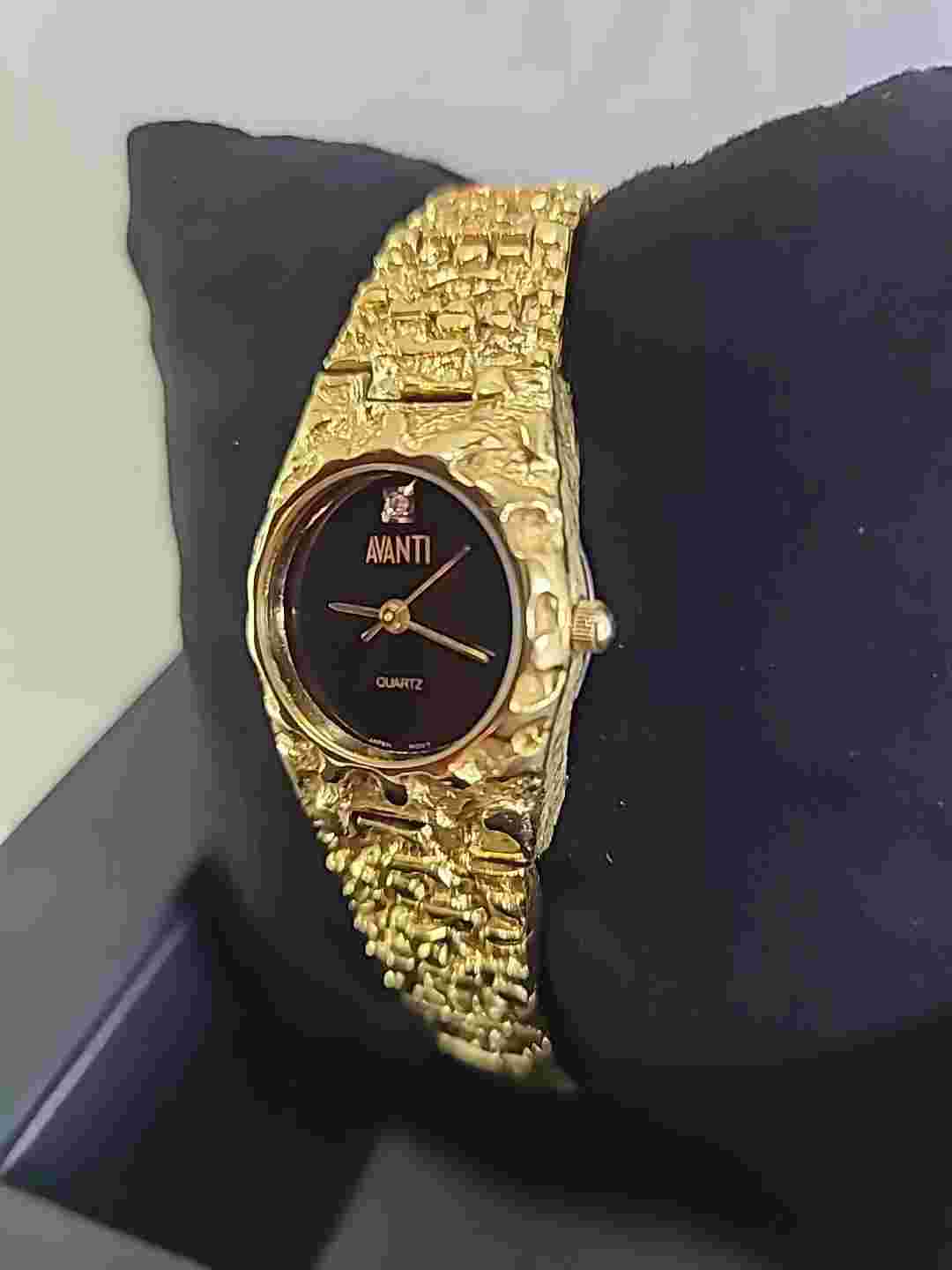 Womens Avanti Gold Tone Nugget Design Black Dial Watch New Battery