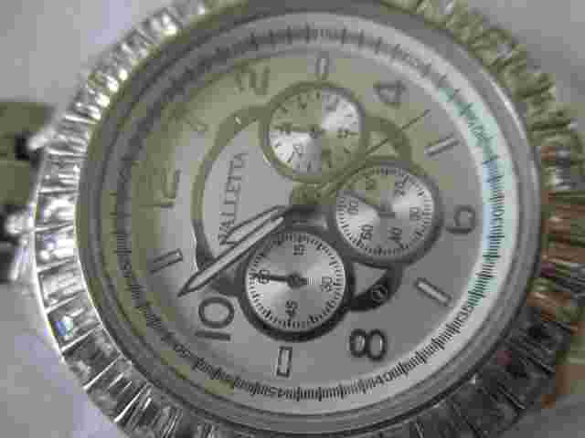 Valletta Wristwatch Silver Tone Sparkly Round Face Stylish