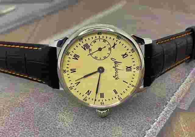 Vintage Soviet Mens watch "Molnija" 1980s, Mechanical USSR Wristwatch  18 jewels