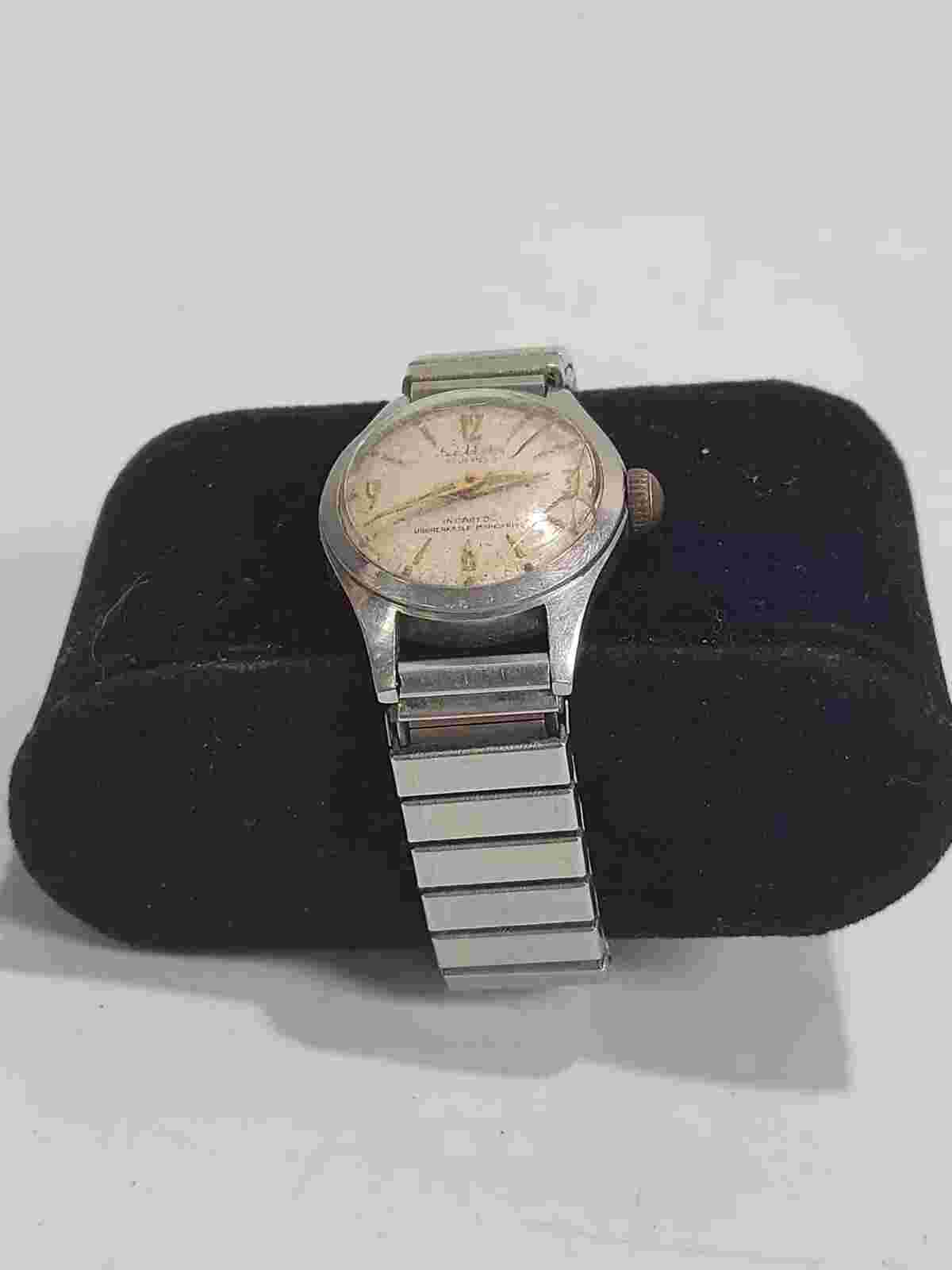Vintage Sellita ~ Women's 17 Jewels Incabloc Wristwatch ~ Mechanical ~ 3 Stars