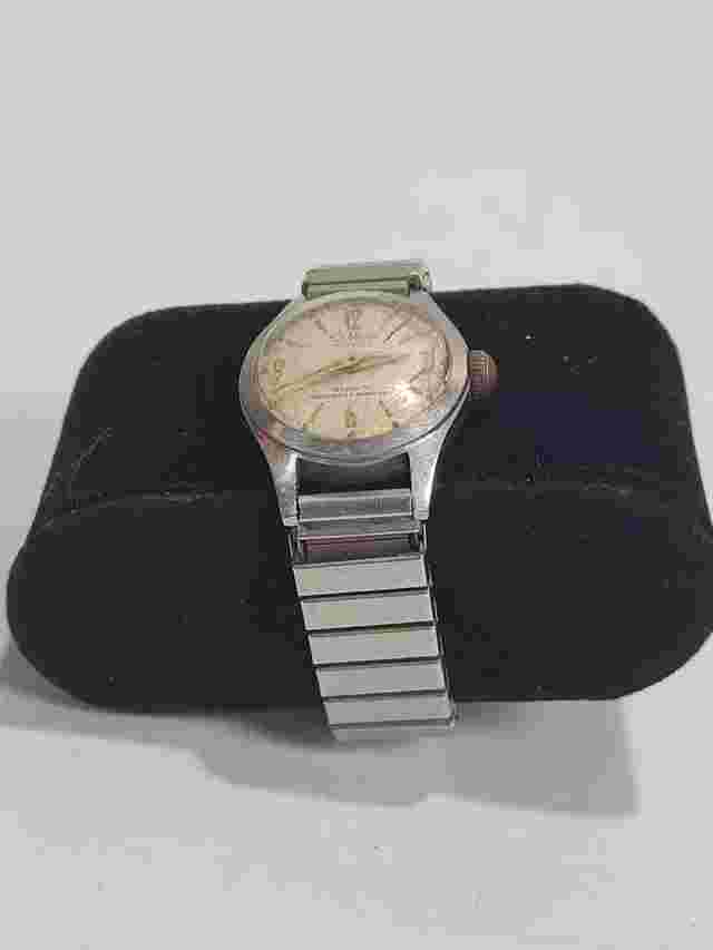 Vintage Sellita ~ Women's 17 Jewels Incabloc Wristwatch ~ Mechanical ~ 3 Stars