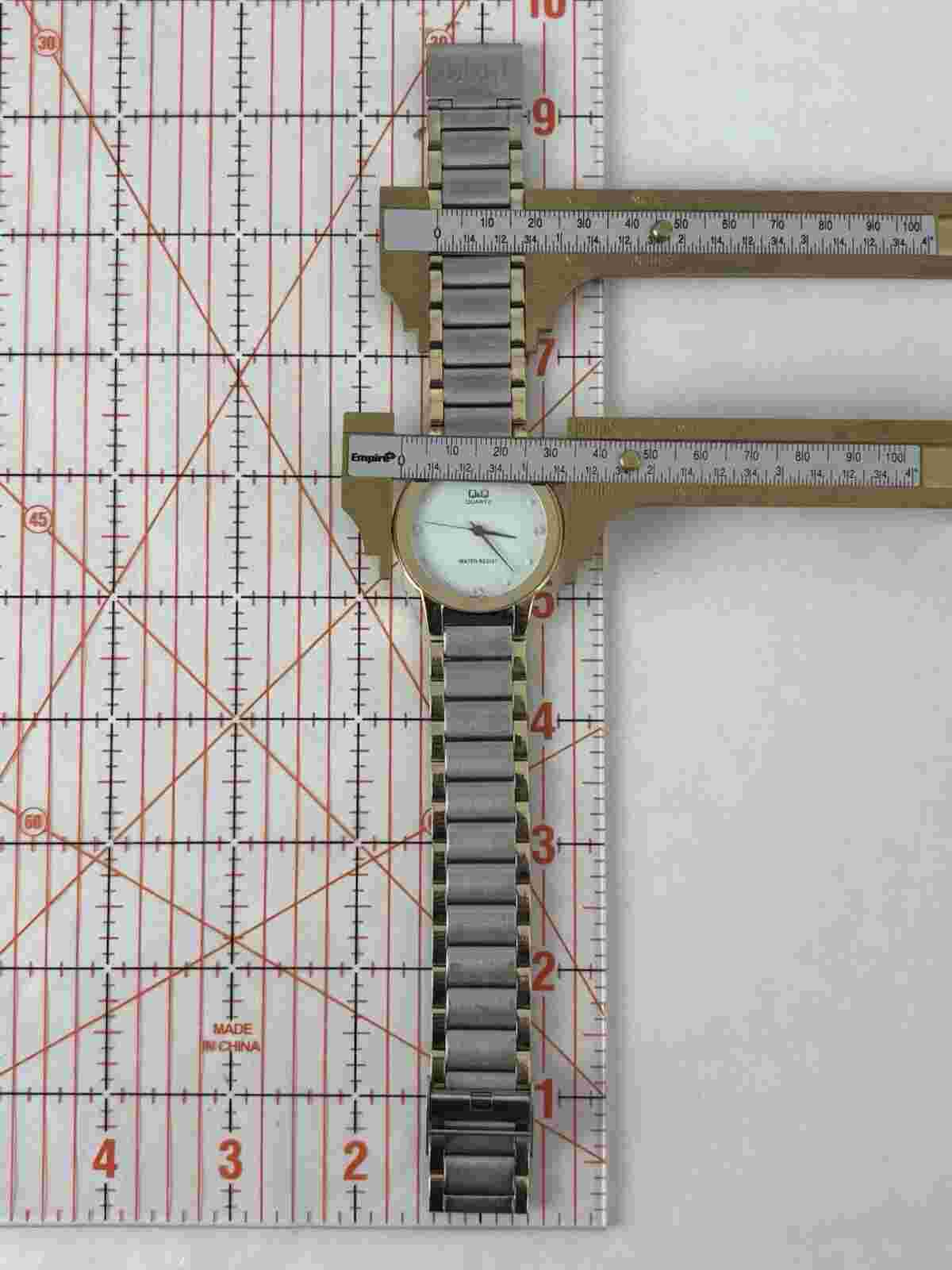 Q&Q By Citizen 35mm Silver/Gold Tone Quartz Watch w/Bracelet & Battery