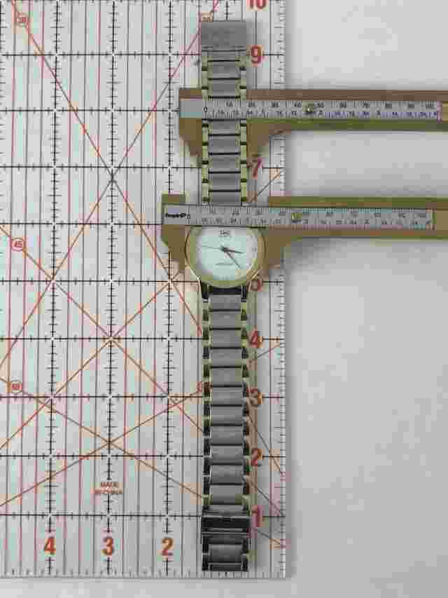 Q&Q By Citizen 35mm Silver/Gold Tone Quartz Watch w/Bracelet & Battery