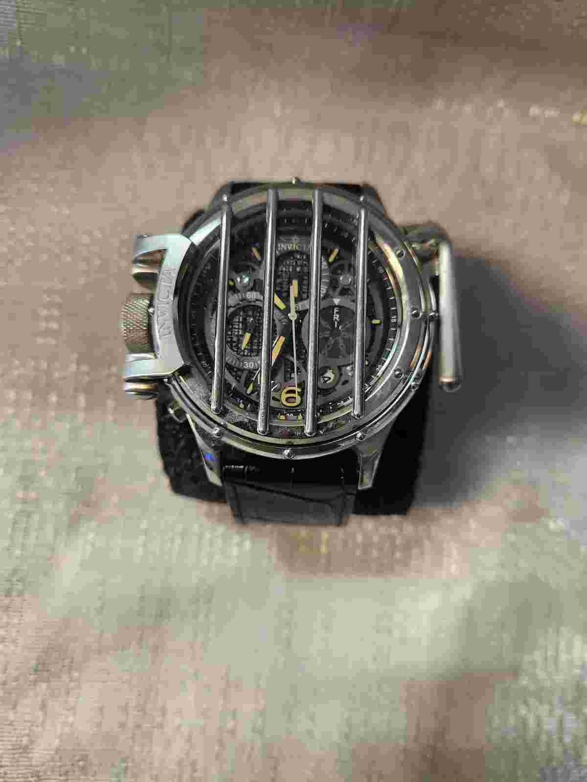 Invicta Vintage Crossbar Men Model 32598 - Men's Watch Quartz Rare