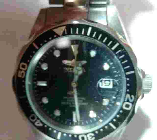 mens georgous invicta divers wrist watch with date window