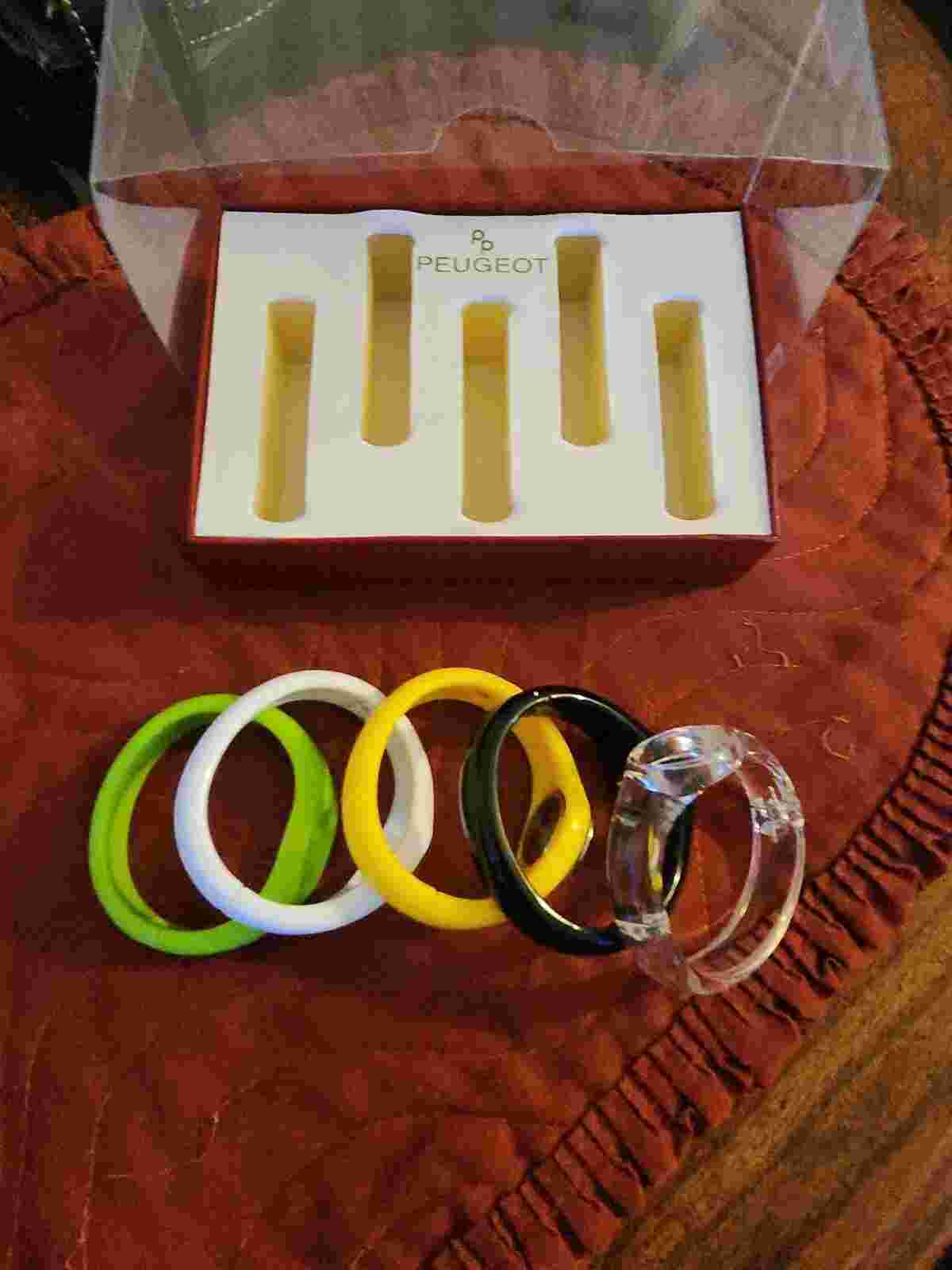 NIB Women's Quartz Watch Gift Set by Puegeot 5 Interchangeable Colorful Bands