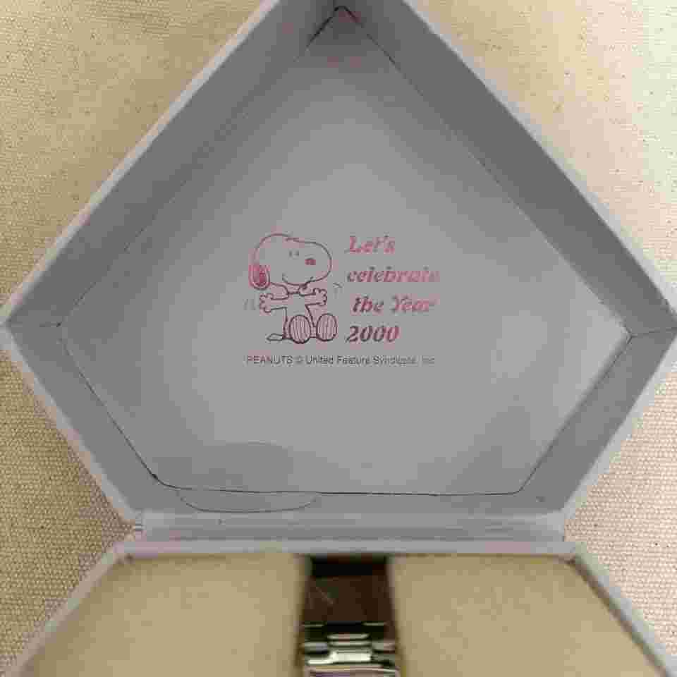 Snoopy Peanuts Watch 2000 Commemorative Limited Edition No Battery from Japan