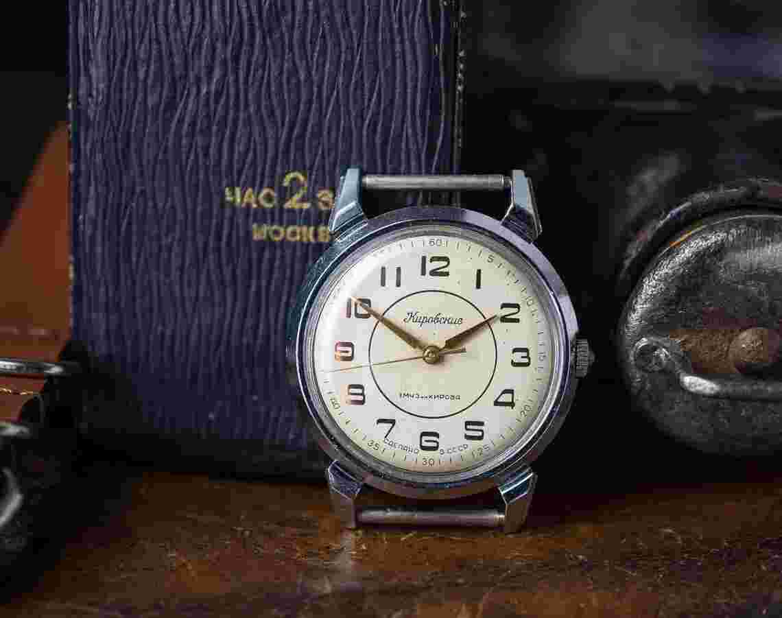 Soviet watch with a box. vintage watch, Kirovskie 1950s, made in USSR 1 MChZ