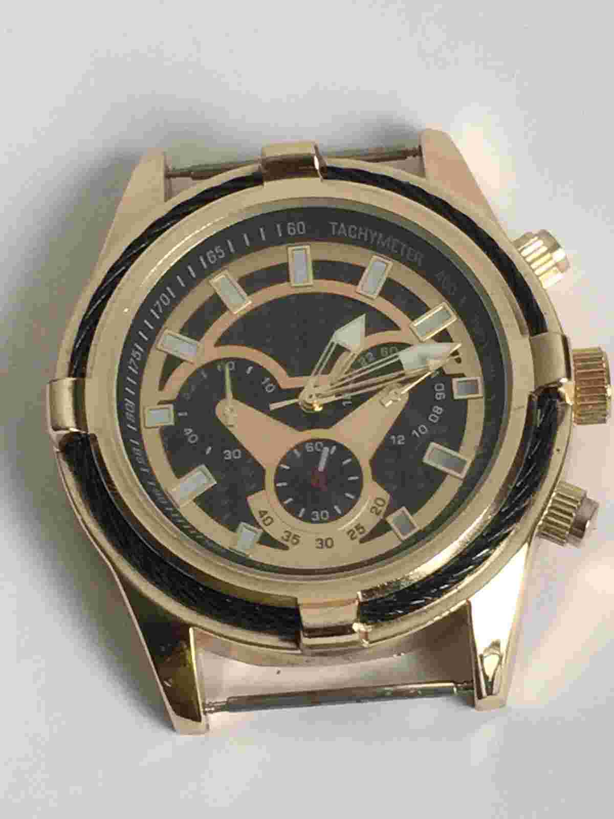 VINTAGE TO NOW MENS WATCH NEED NEW WRIST BAND