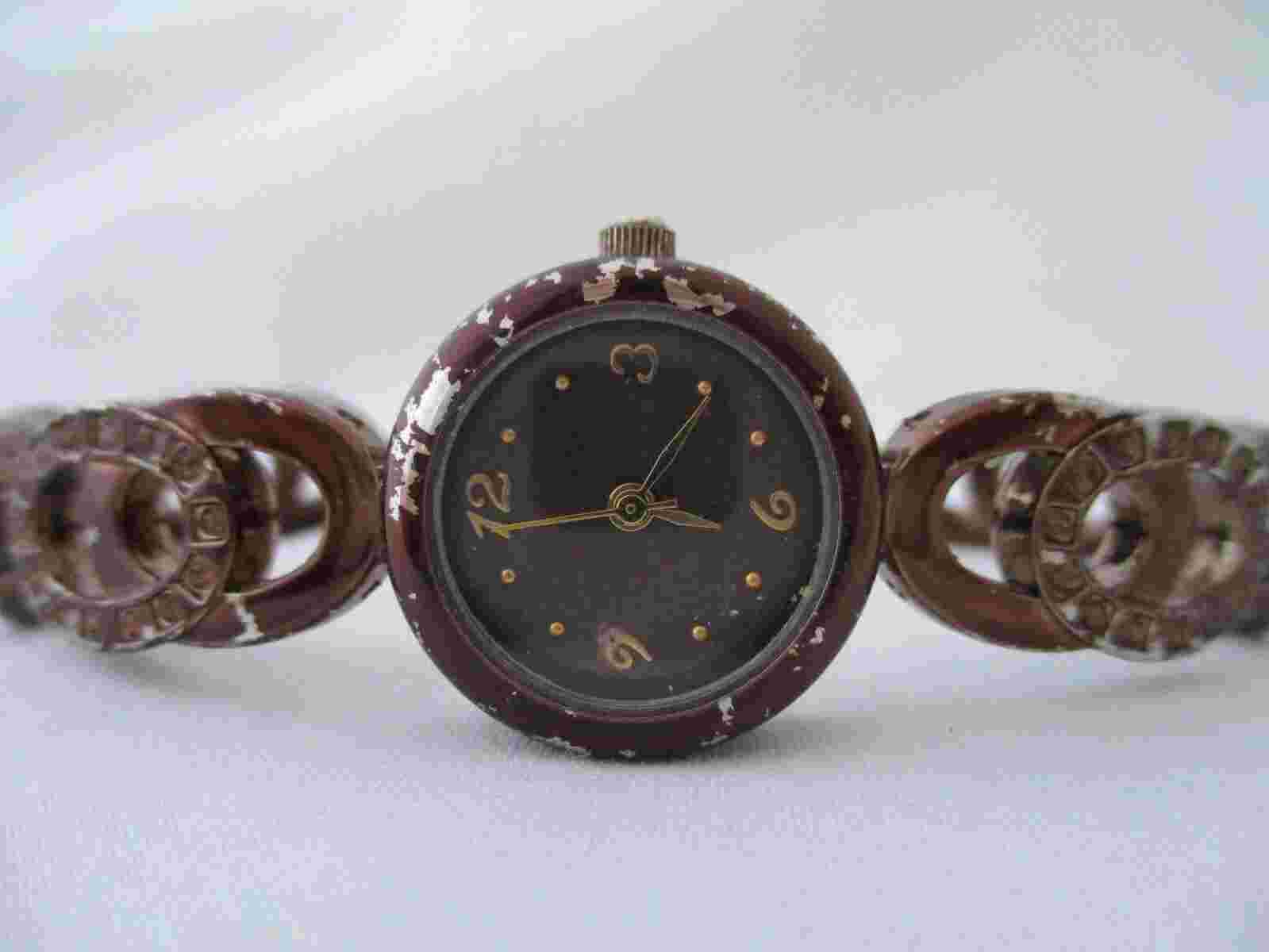 Allude Analog Watch Round Face Brown Bracelet Band Stylish