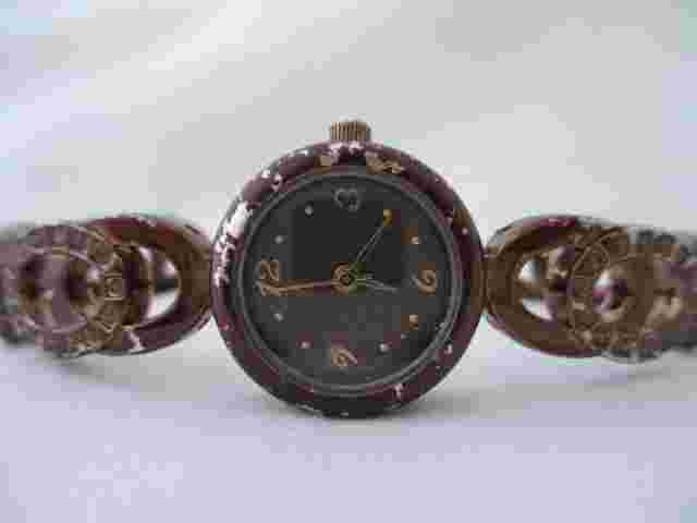 Allude Analog Watch Round Face Brown Bracelet Band Stylish