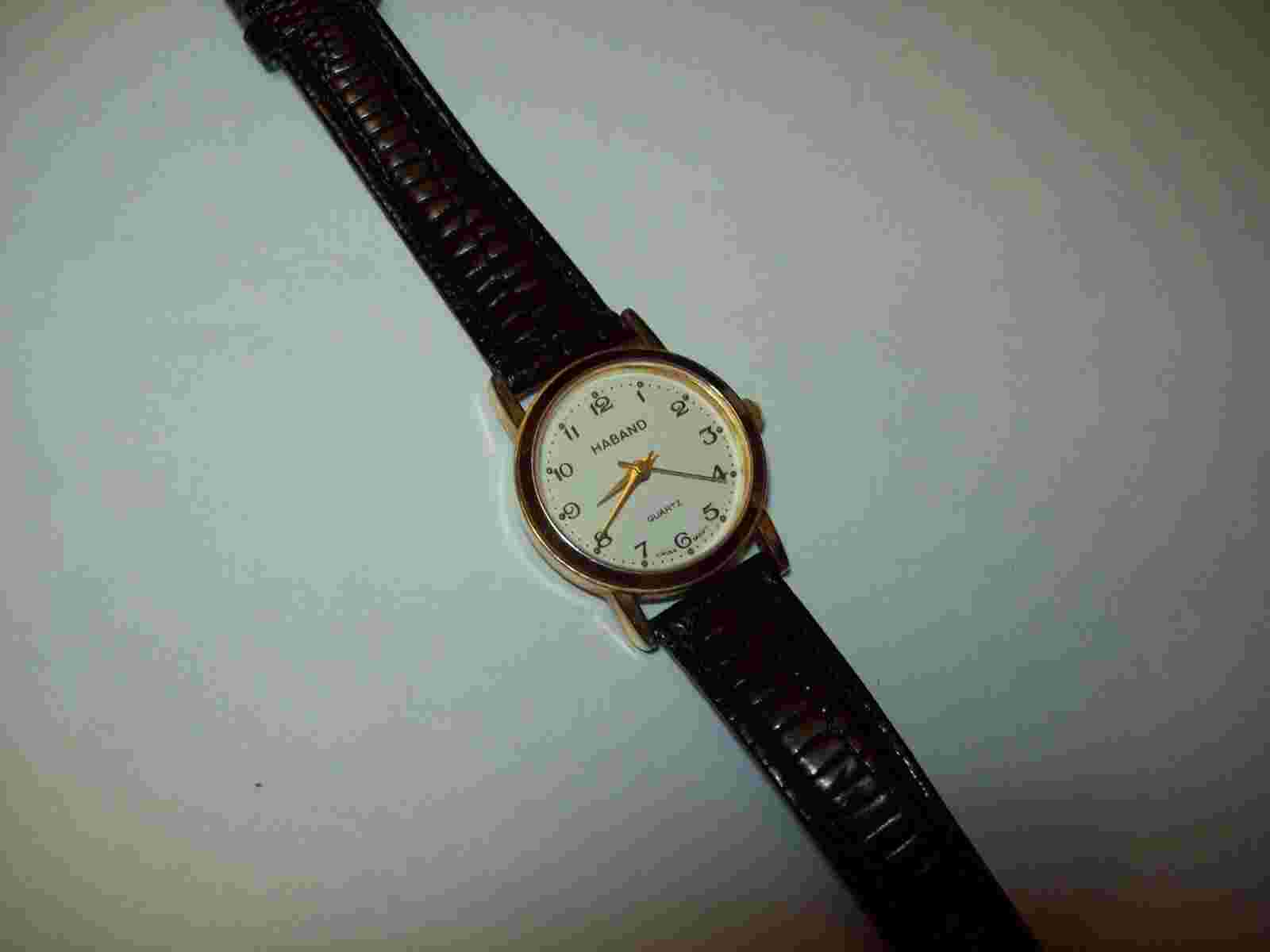 Clean Ladies Gold Watch w/ Comfy Black Alligator Leather Strap simply Beautiful