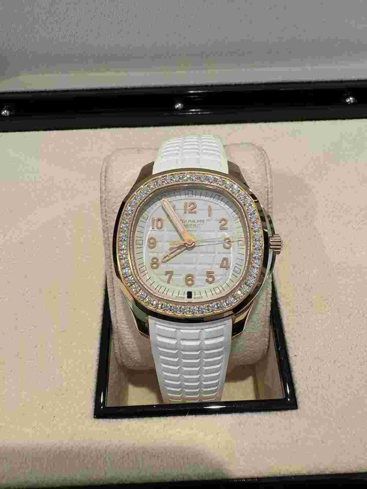 Patek Philippe Aquanaut White Women's Watch - 5269/200R-001