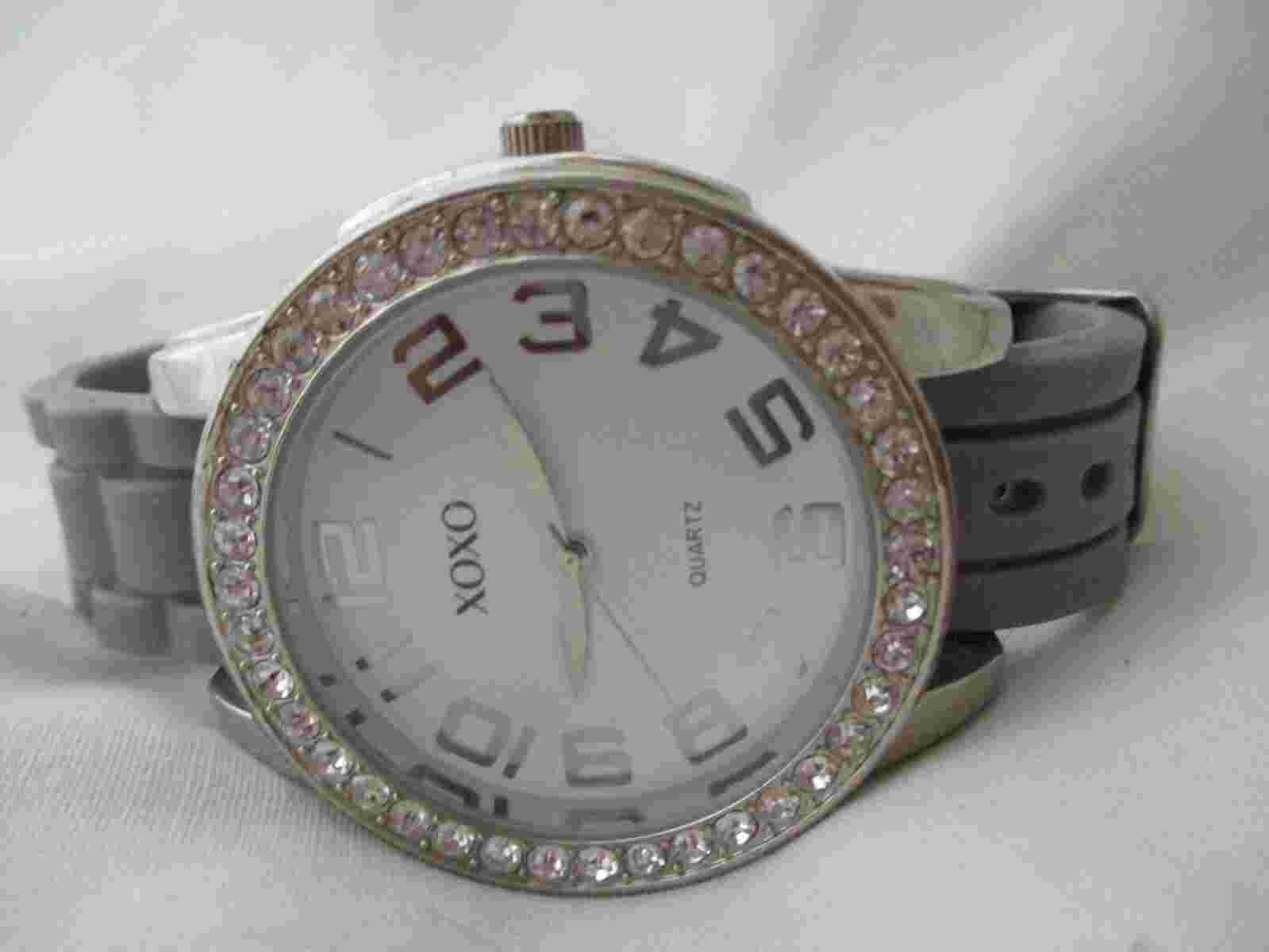 Xoxo Analog Wristwatch with Quartz Movement and a Buckle Band