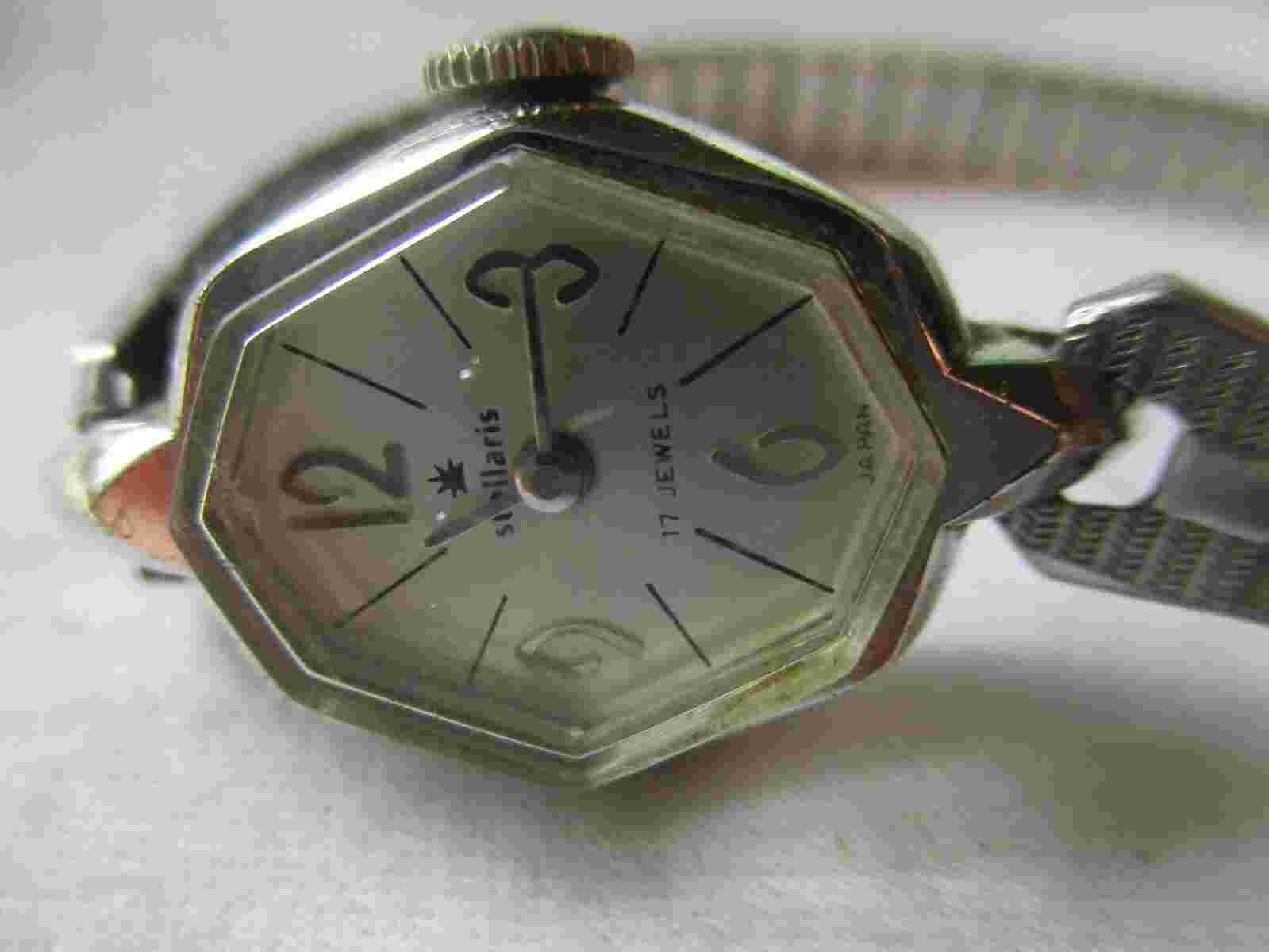 Wind Up Stellaris Analog Wristwatch with an Expansion Band and 17 Jewels