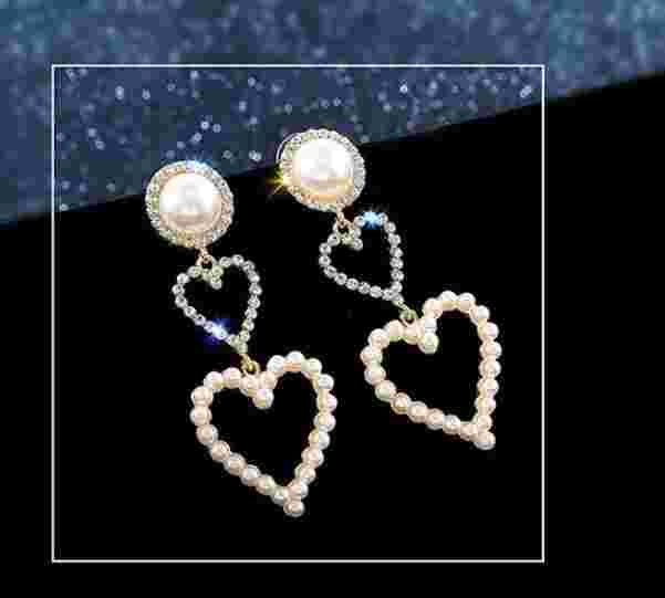 Orecchini pendenti con strass di perle