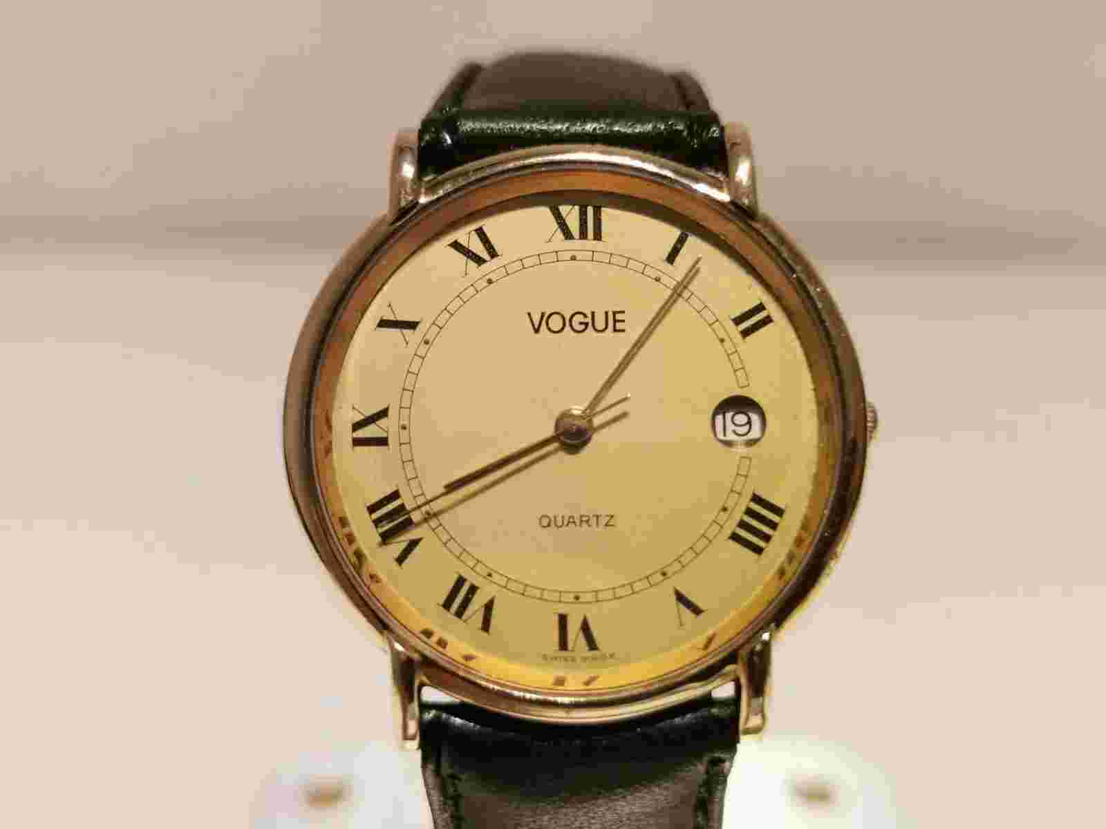 VINTAGE RARE BEAUTIFUL GENUINE MEN'S LADIES GOLD PLATED QUARTZ WATCH "VOGUE"
