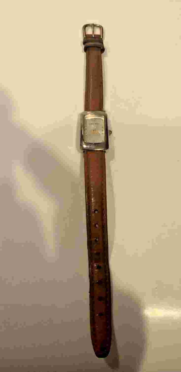 Vintage Nine West Women's Leather Wrist Watch (needs new battery)