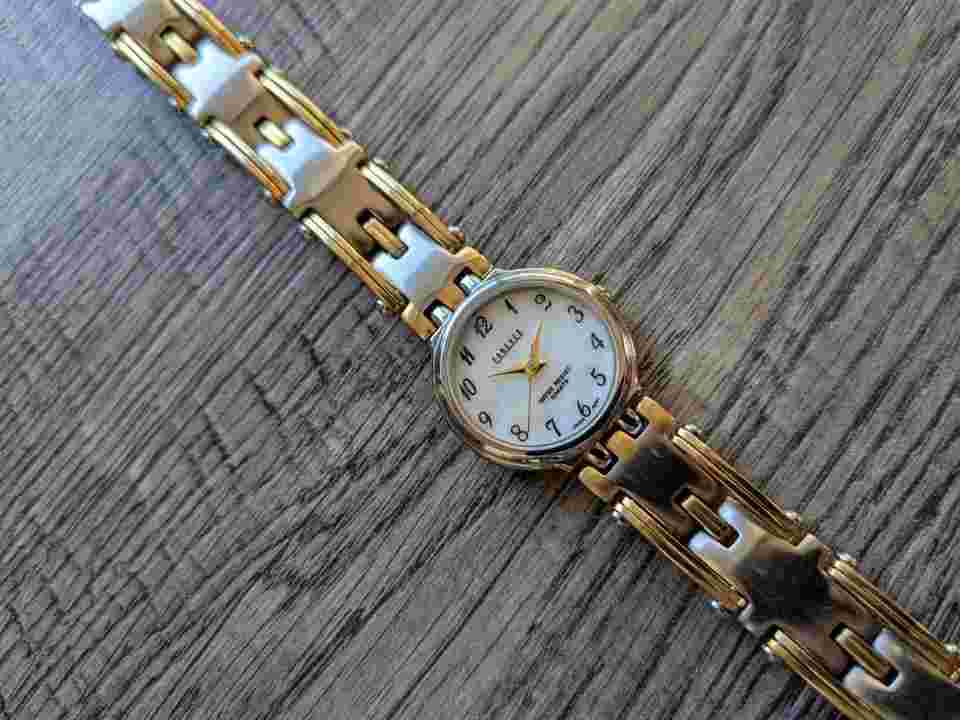 FOREVER Silver & Gold Tone Women’s Watch New Battery