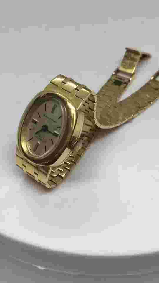 Lady's E Bucherer 14K Yellow Solid Gold Mechanical Watch Factory Marked Oval