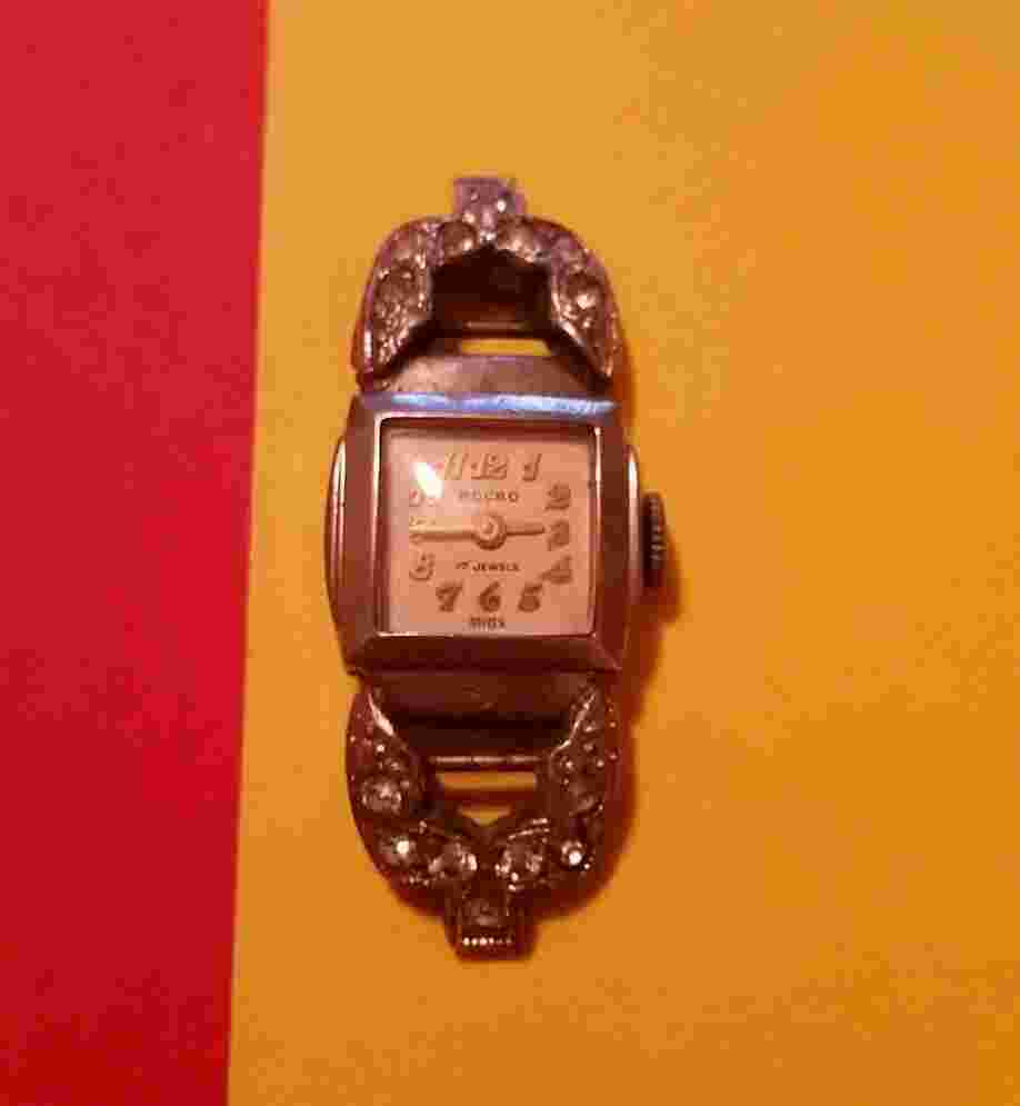 RARE VINTAGE WOMAN 1940's "ACCRO" WRIST WATCH * 17 JEWELS ^ SWISS MADE * RUNS