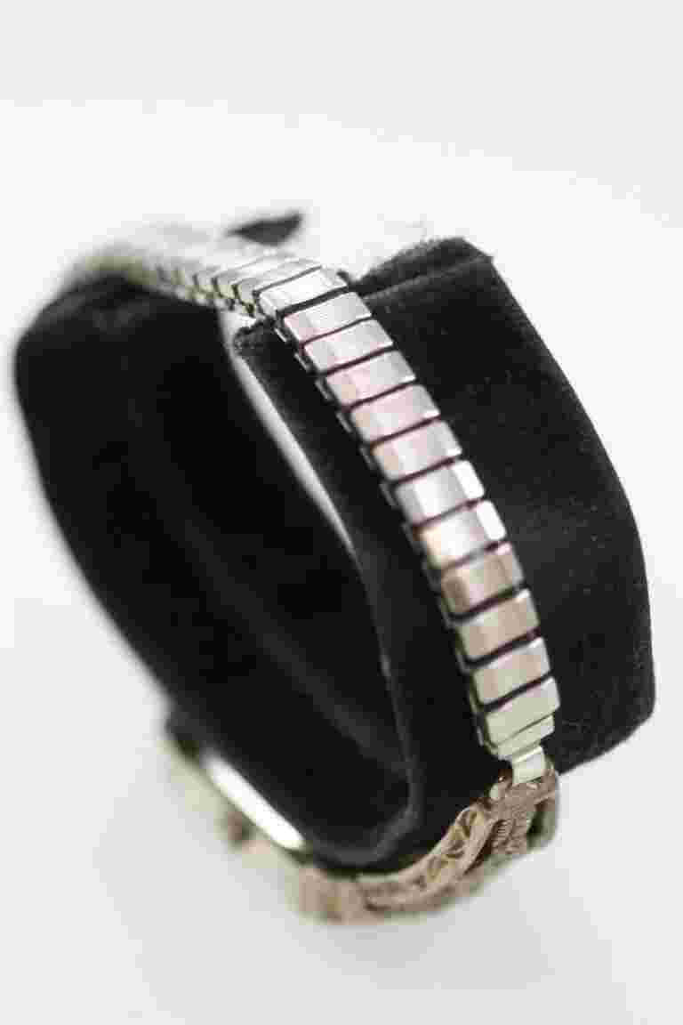 Gloria Vanderbilt Women Watch Silver Stainless St Stretch WR Batt Black Quartz