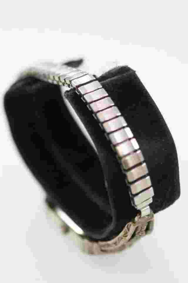 Gloria Vanderbilt Women Watch Silver Stainless St Stretch WR Batt Black Quartz