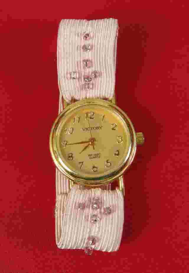 VICTORY WOMENS FASHION WATCH NOT WORKING - MOST LIKELY NEEDS A BATTERY !!