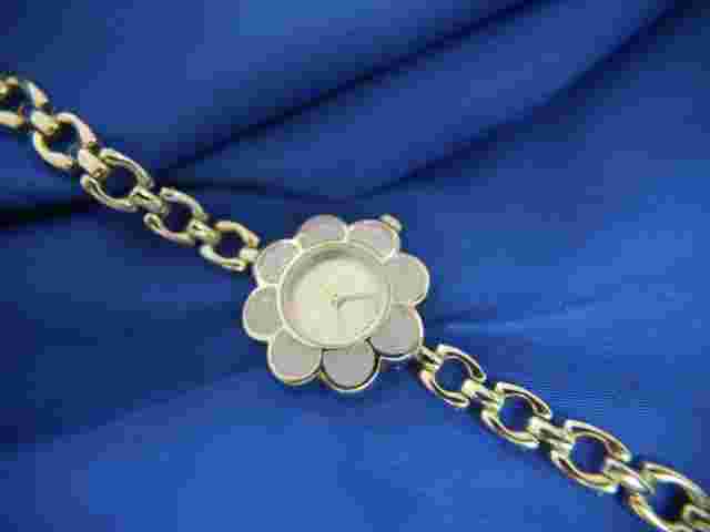 LILAC FLOWER CURFEW V490 CURL2716 SILVER TONE BAND watch, new battery, WORKS A20