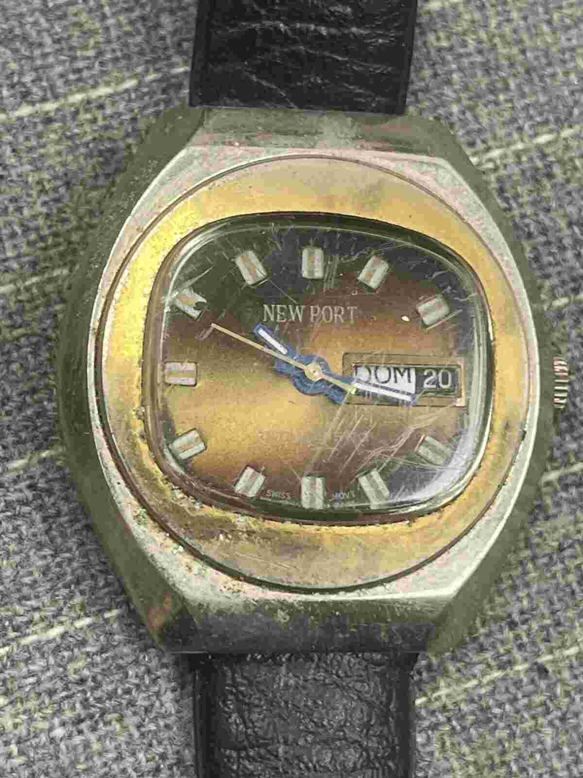 Newport Antimagnetic Mechanical Vintage Retro Mens Watch Day Date Display