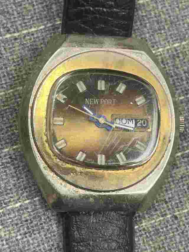 Newport Antimagnetic Mechanical Vintage Retro Mens Watch Day Date Display