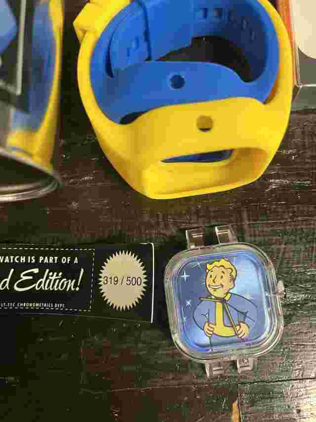 Fallout . Vault Boy Modify Watch . 319/500z