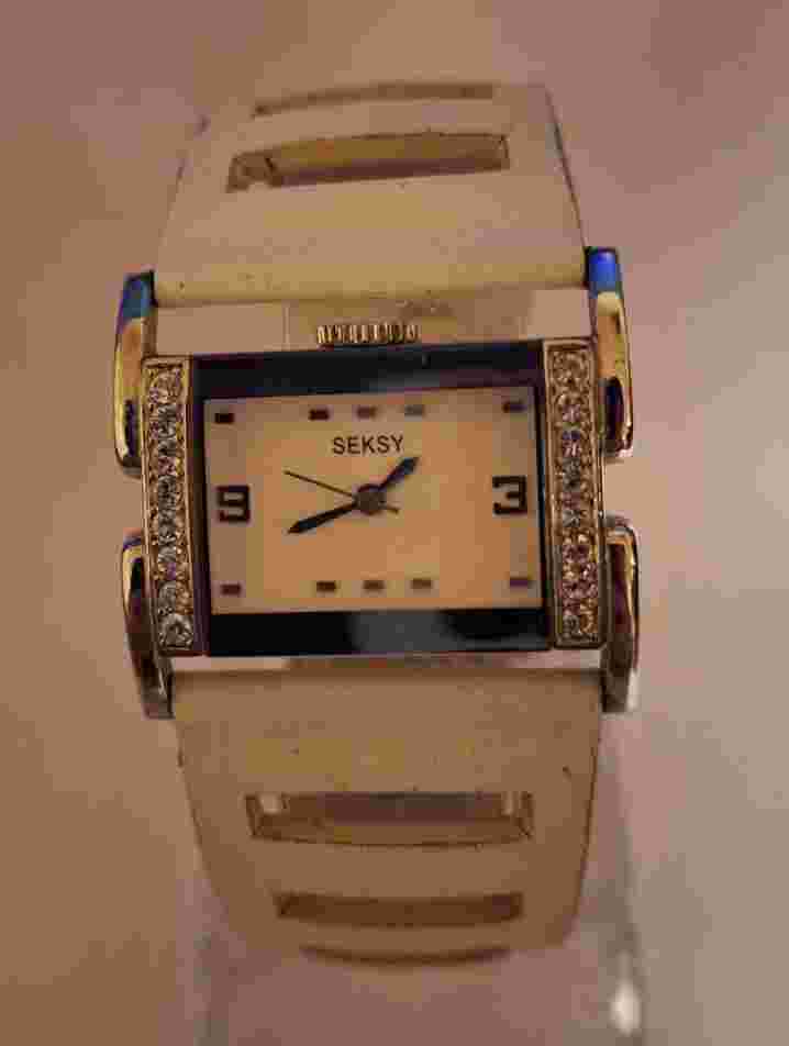 Beautiful Seksy Ladies Quartz Watch