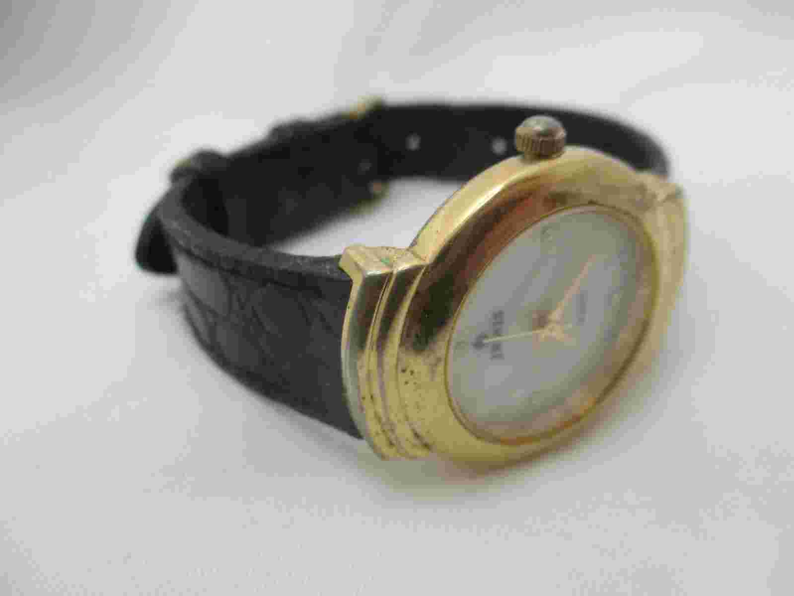 Jemis Analog Wristwatch Black Buckle Band Gold Tone Round White Face