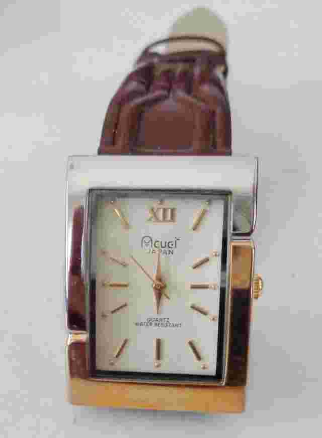 VINTAGE JAPAN ACUET WATCH GOLD SILVER DESIGN QUARTZ NEEDS BATTERY NR