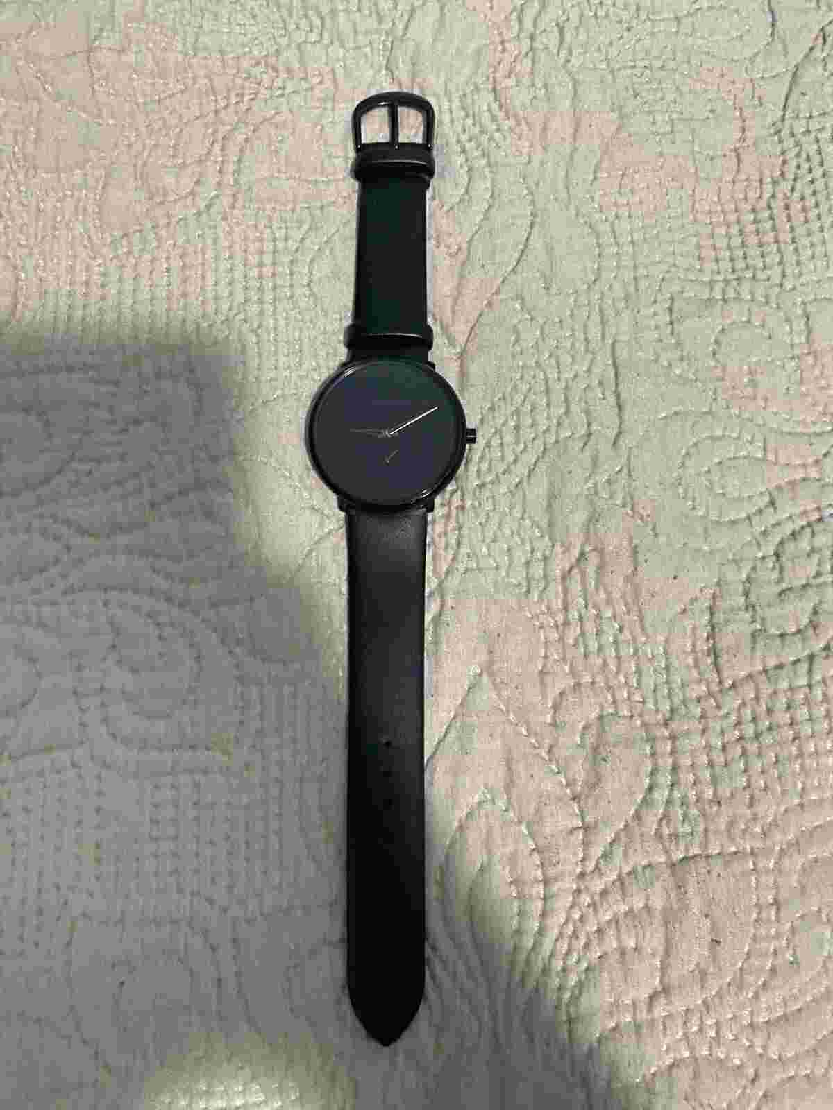 CRRJU Black Dial Round Case Black Leather Band Watch