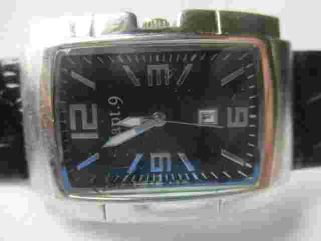 Apt. 9 Analog Wristwatch with a Buckle Band