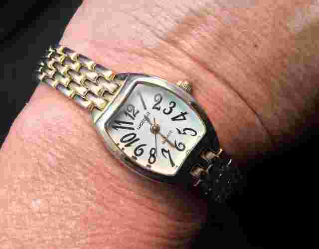 Ladies Watch-It Quartz Watch Gold Tone Bracelet Band With New Battery Works