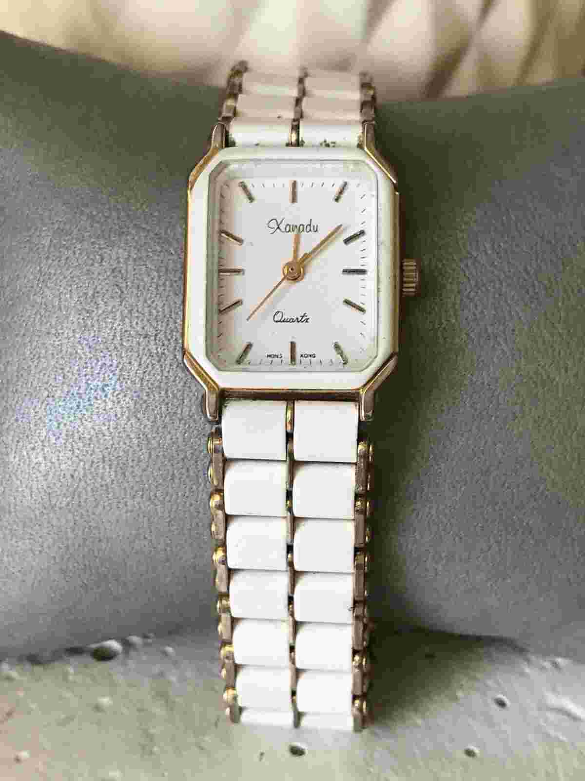 Vintage Xanadu Brushed Gold White Analog Ladies Wrist Watch 7"1/2