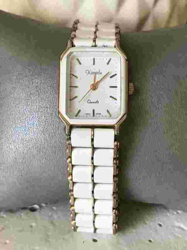 Vintage Xanadu Brushed Gold White Analog Ladies Wrist Watch 7"1/2
