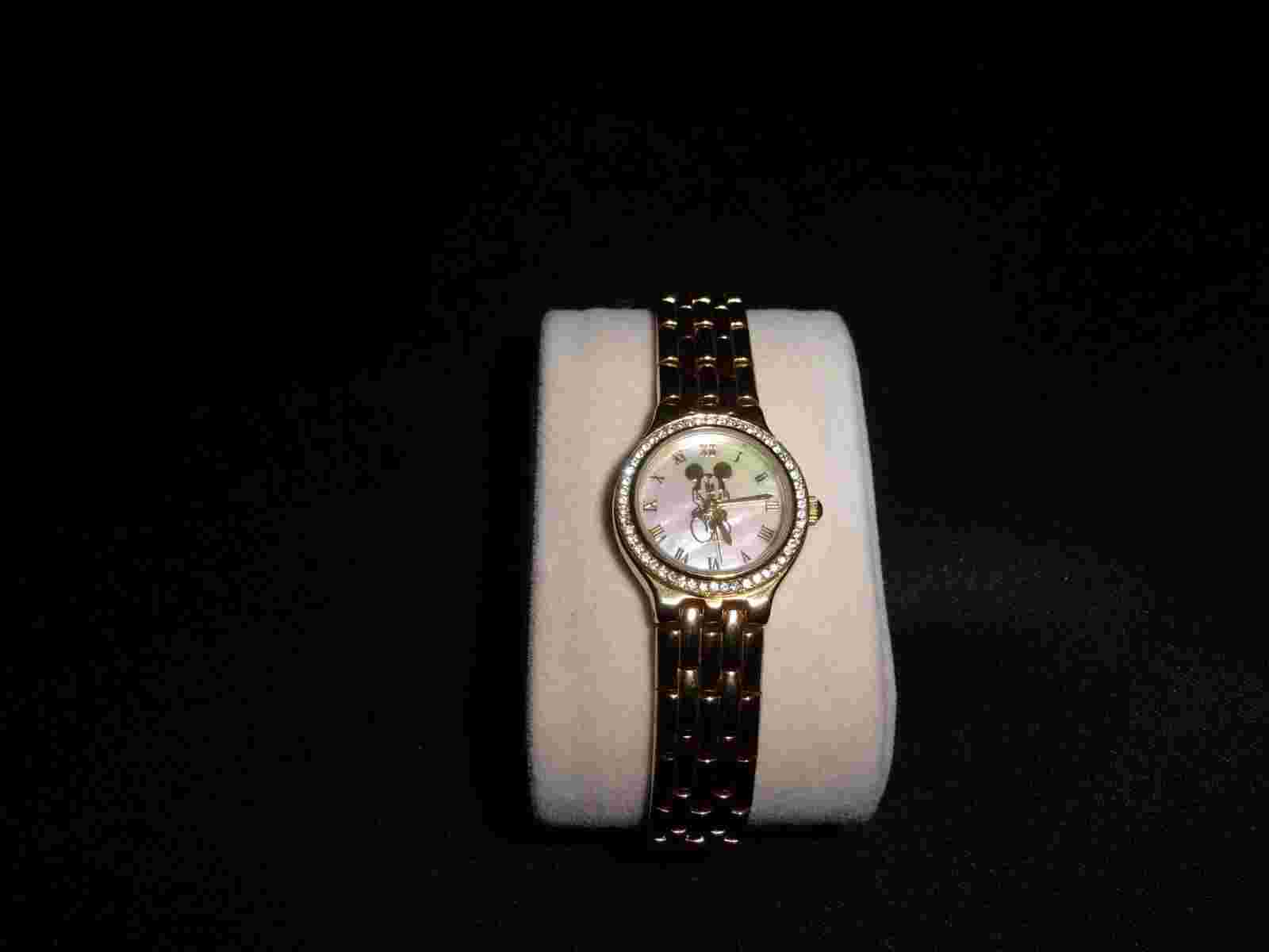 Disney Mickey Mouse Opalescent Dial Quartz Watch 23.4mm case - 7.25 in Bracelet