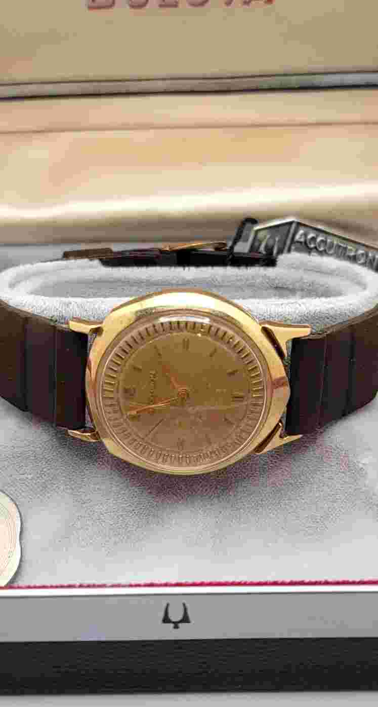 RARE 1961 SOLID YELLOW GOLD ACCUTRON 214 ALPHA ASYMETRIC CASE WITH BOX, WORKS